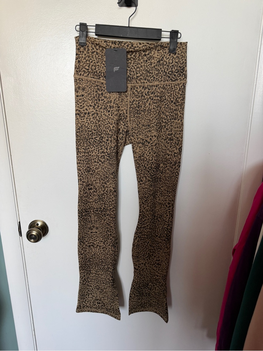 NWT Fabletics DEFINE SPLIT HEM PANT - SHORT - Picture 4 of 8